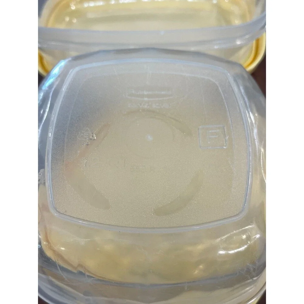 (2) Vintage Rubbermaid #4 1.2 QT Servin Saver Yellow EZ Lid Square + Rectangle